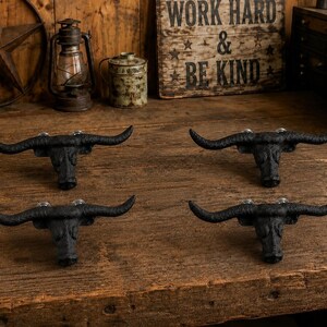 Set med 4 svarta gjutjärnshandtag i longhornstil, 10 cm, western, skåphandtag