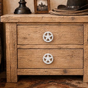 Set van 2 verweerde witte gietijzeren sterknoppen 5 cm, rustieke western ladegrepen