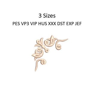 Pode incluir: Um desenho de bordado de canto em bege claro com elementos florais e de volutas. O texto "3 Tamanhos" e os formatos de arquivo PES VP3 VIP HUS XXX DST EXP JEF também estão presentes.