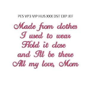 Op de afbeelding: Roze tekst op een witte achtergrond luidt: "Made from clothes I used to wear Hold it close and I'll be there All my love, Mom".