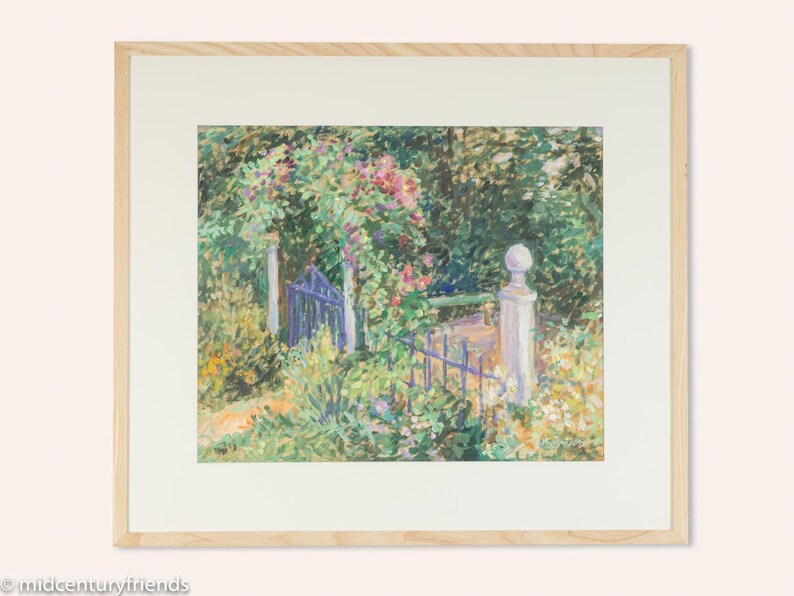 Puede incluir: Una pintura enmarcada que representa una escena de jard&iacute;n con una puerta azul, pilares blancos y vegetaci&oacute;n exuberante. La pintura est&aacute; realizada en un estilo pict&oacute;rico con pinceladas visibles.
