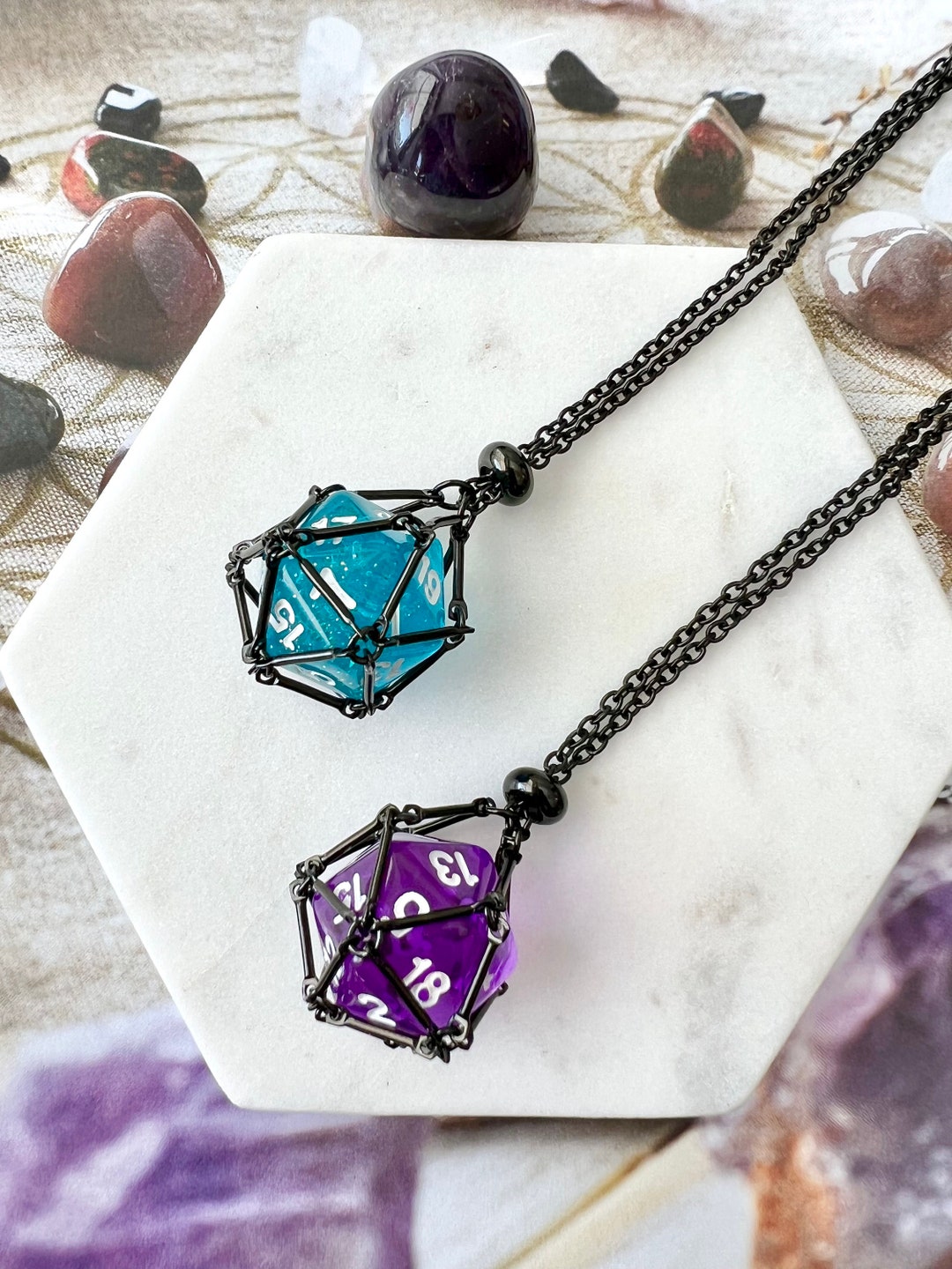 Colar Porta D20 Rollooo - Acessório Geek Pra Fãs De RPG E DND