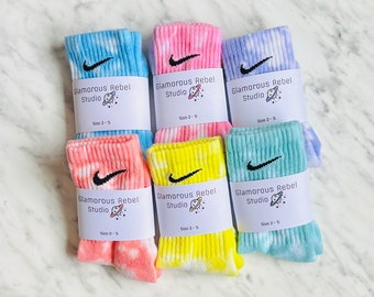 Krawattengefärbte Nike-Socken, Pastellsocken, Batikfärbung, 1 Paar, handgefärbt, auf Bestellung gefertigt, Babyrosa, Hellblau, Pfirsich, Zitrone, Mintgrün