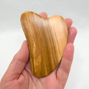 Outil de massage en bois Gua Sha, petit grattoir en forme de coeur, massage en bois pour le visage, les yeux, le cou et le corps