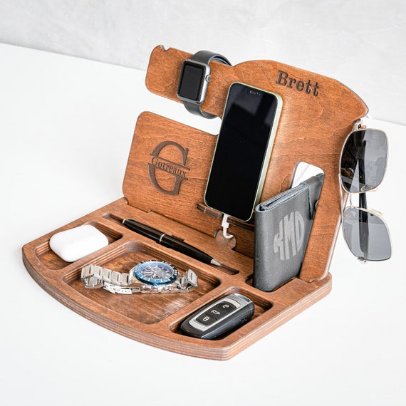 Idee Cadeau Homme Original Utile Organiseur de Bureau en Bois Support  Telephone Bureau Cadeau Anniversaire Papa Cadeau pour Homme Mari Femme Cadeaux  Hommes Support Montre Cadeau Anniversaire Homme : : Cuisine et