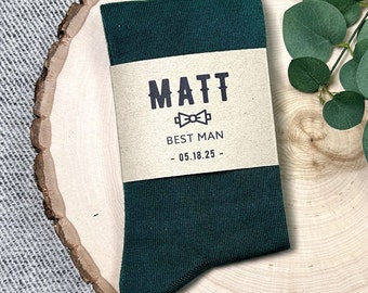 Chaussettes vert émeraude pour garçons d'honneur avec étiquette de chaussette personnalisée, chaussettes de mariage vert émeraude unies personnalisées, chaussettes habillées pour hommes tailles 8-13