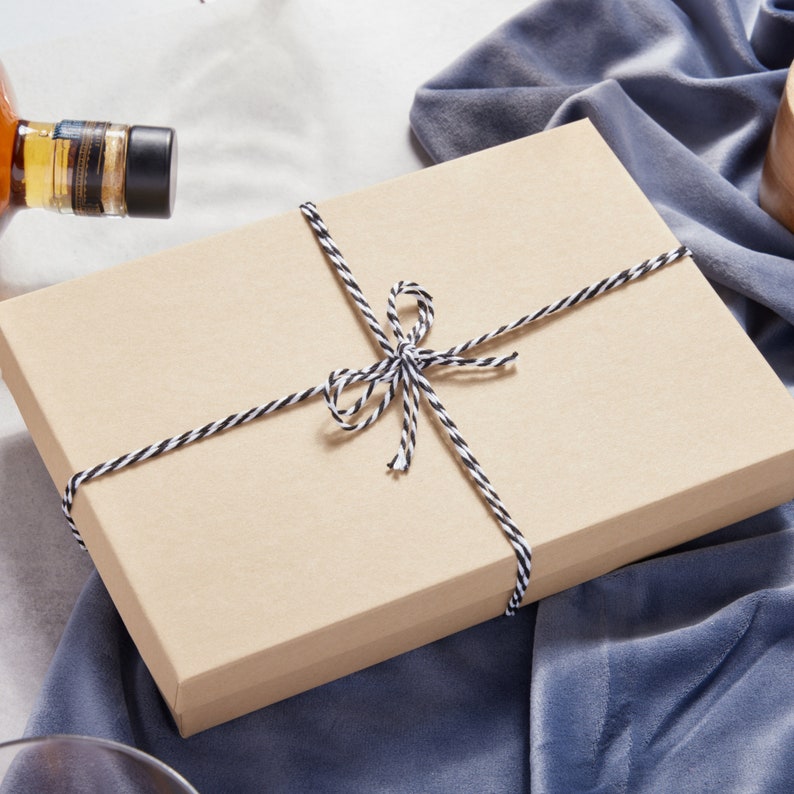 Groomsman gift box comes ready for gifting with kraft lid top and two pieced of twine string. Great gift for groomsmen on wedding day. Gift for best man and groomsman from groom given on wedding day.
