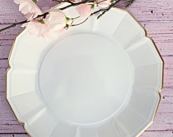White Scalloped Dinner Plates - Paper Plates with Gold Edge Details for Birthday, Baby Showers, and Bridal Showers