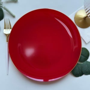 Red Plastic Dinner Plates: Set of 10