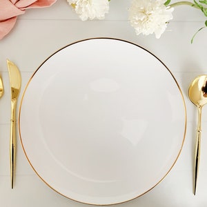 White with Gold Dinner Plates - Plastic