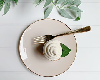 Linen with Gold Dessert Plates - Plastic