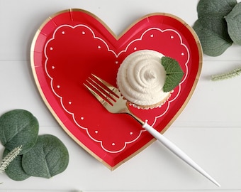 Platos de postre con forma de corazón rojo: vajilla elegante para San Valentín