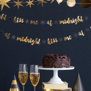 Kiss Me At Midnight NYE 2024 Garland - Perfect for Your New Year's Decorations