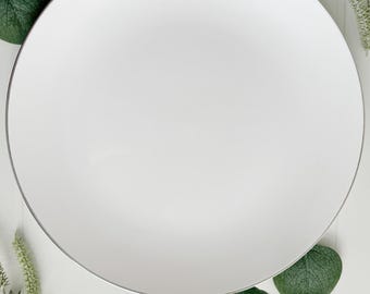 White with Silver Dinner Plates - Plastic