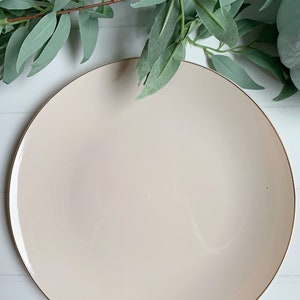 Linen with Gold Dinner Plates - Plastic