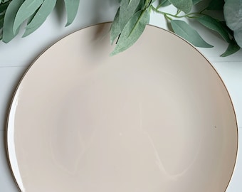 Linen with Gold Dinner Plates - Plastic for Weddings, Dinner Parties, Showers (Blush Undertone)
