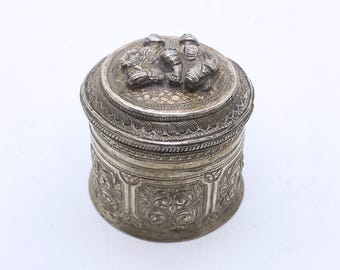 Ancien Boîte À Pâte De Chaux Betel Artisanale En Forme Unique