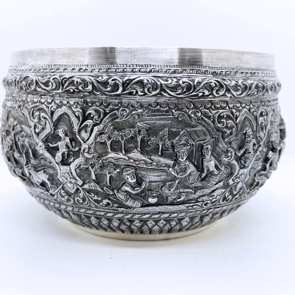 Ancient high quality Burmese silver thabeik repousse bowl - Burma - Sama Jakata - with dedication of the last King of Momeik - 17 cm