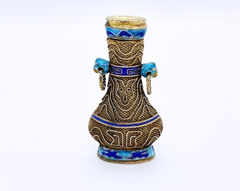 Antique snuff bottle in filigree sterling silver gilt and enamel China early 20th century late Qing