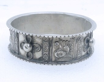 Old Indian Andhra Pradesh 20th century sterling silver peacock upper arm bangle