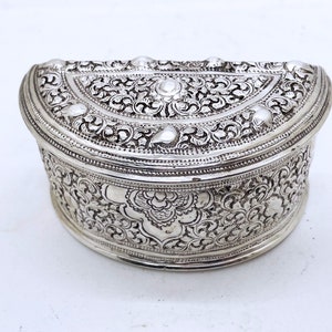 Antique betel lime box or medicine box 95% silver Shan State