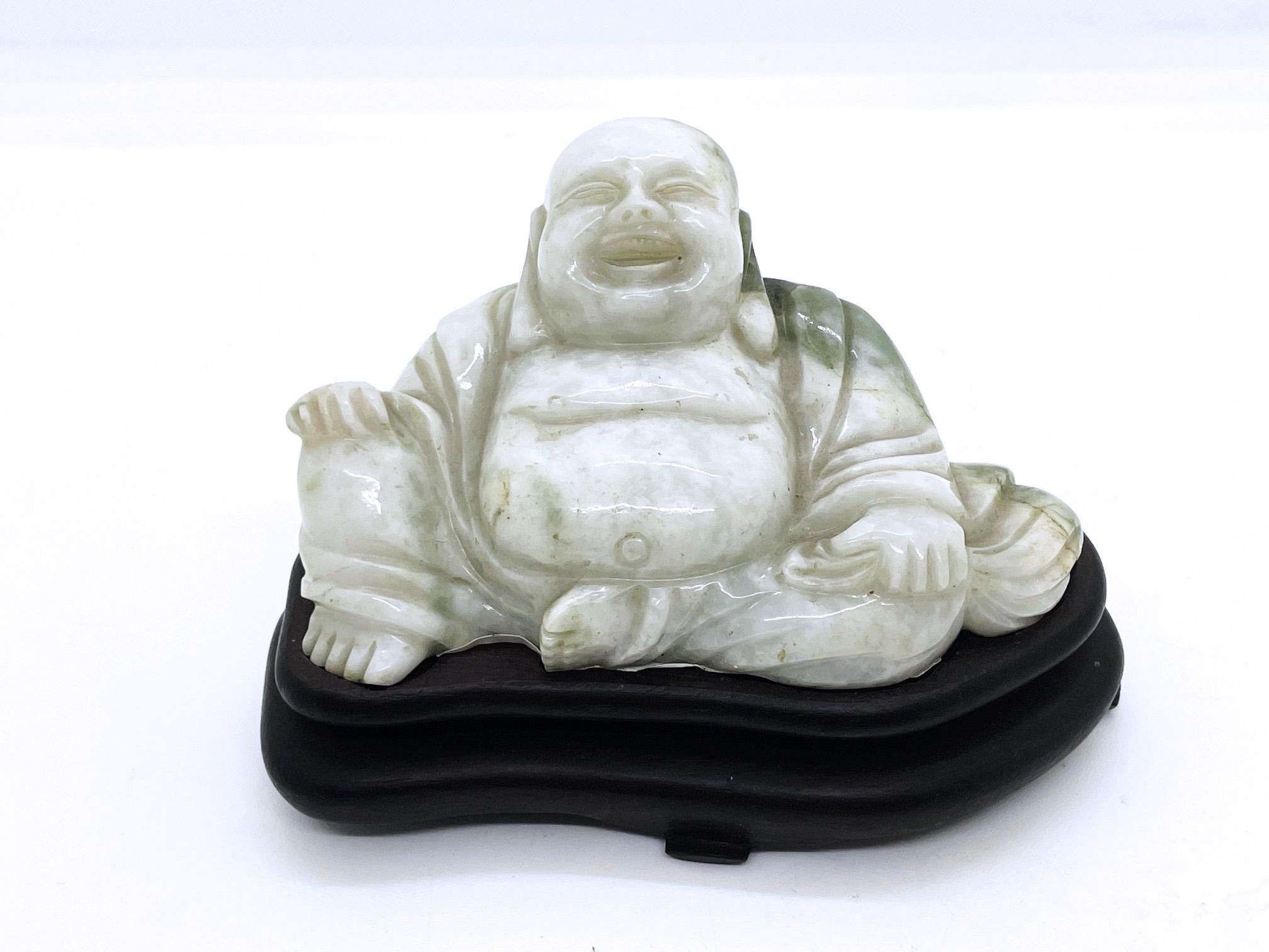 翡翠 手彫りの布袋さま 木製台座付き 翡翠 手彫りの布袋さま 木製台座付き 【公式通販】