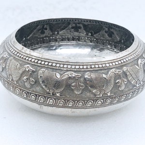 Traditional Sri Lanka Sterling Silver Decorative Urli Water Bowl for Flowers and Floating Candles Mid 20th Century