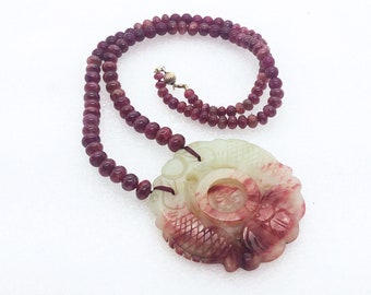 Vintage necklace with natural rubies and large spinning disc amulet in russet or chicken blood jade, 14kt gold clasp - length 55 cm