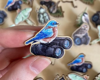 Eastern Bluebird on Binoculars Wooden Pin