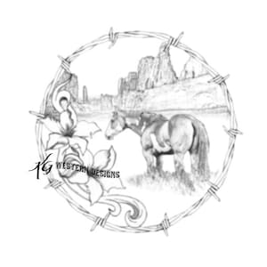 Puede incluir: Un dibujo en blanco y negro de un caballo de pie en un campo con una cordillera de montañas en el fondo. El dibujo está rodeado por una valla de alambre de púas y un diseño floral.