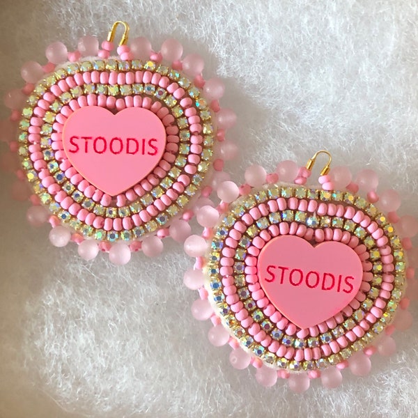 STOODIS earrings pink beaded earrings with round glass beads