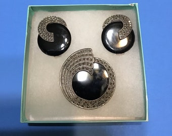 Vintage jewelry set, brooch and post earrings; .925 sterling silver, onyx, marcasite; one earring back is missing.