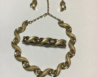 Vintage Crown Trifari Gold Tone Jewelry Set, Swirl Design, pre-1955 signature