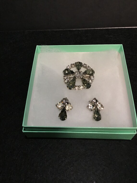 Vintage jewelry set, brooch and clip on earrings, 