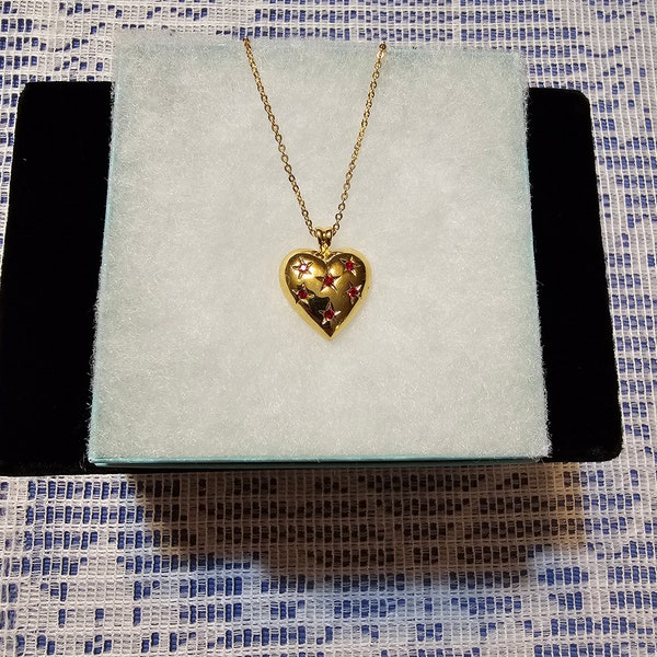 Vintage Avon gold tone heart pendant necklace, red rhinestone centers set into stars, no tag (unmarked), 18" with 1" pendant.