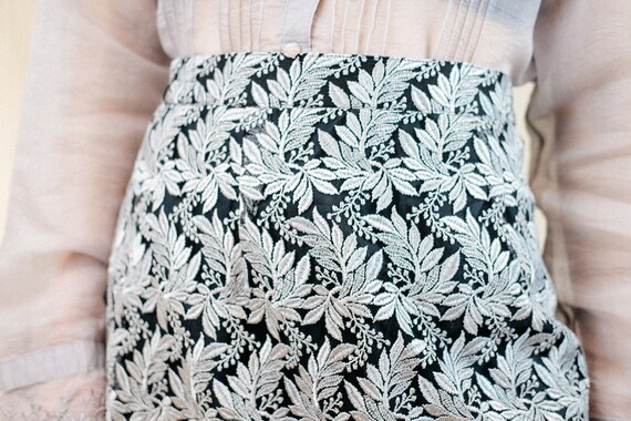 Silver grey and black embroidered mesh skirt / Ja… - image 6