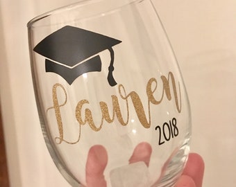 Graduation Wine Glass, Custom Graduation Wine Glass, Graduate Wine Glass, Graduation Gift, Class of 2022 Gift, Graduation Name Wine Glass