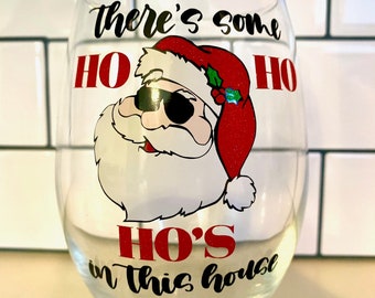 There's Some Ho's in This House Wine Glass, Santa Wine Glass, Christmas Wine Glass, Funny Wine Glass, Christmas Gift, Xmas Wine, Santa