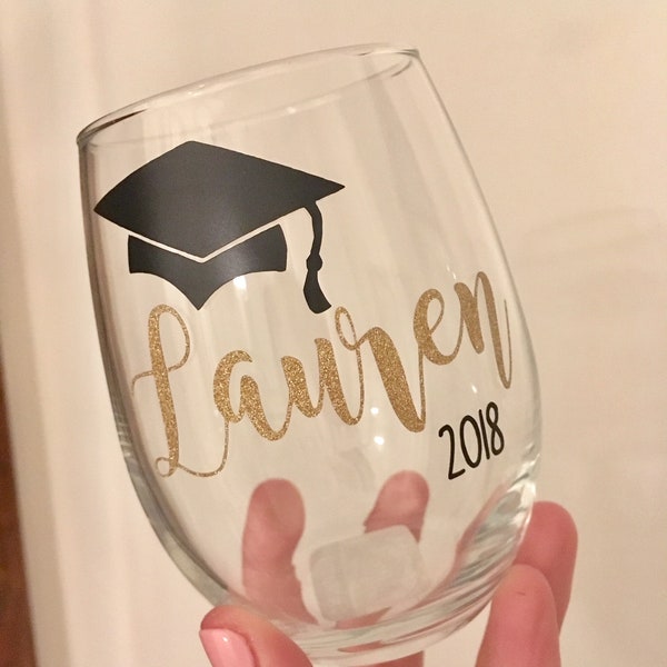 Graduation Wine Glass, Custom Graduation Wine Glass, Graduate Wine Glass, Graduation Gift, Class of 2022 Gift, Graduation Name Wine Glass