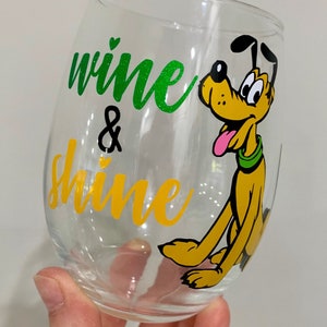 Pluto hundvinglas, Wine & Shine vinglas, Disney-present, Disney-inspirerat vinglas, hundvinglas, hundpresent, Disney-jul, födelsedagspresent
