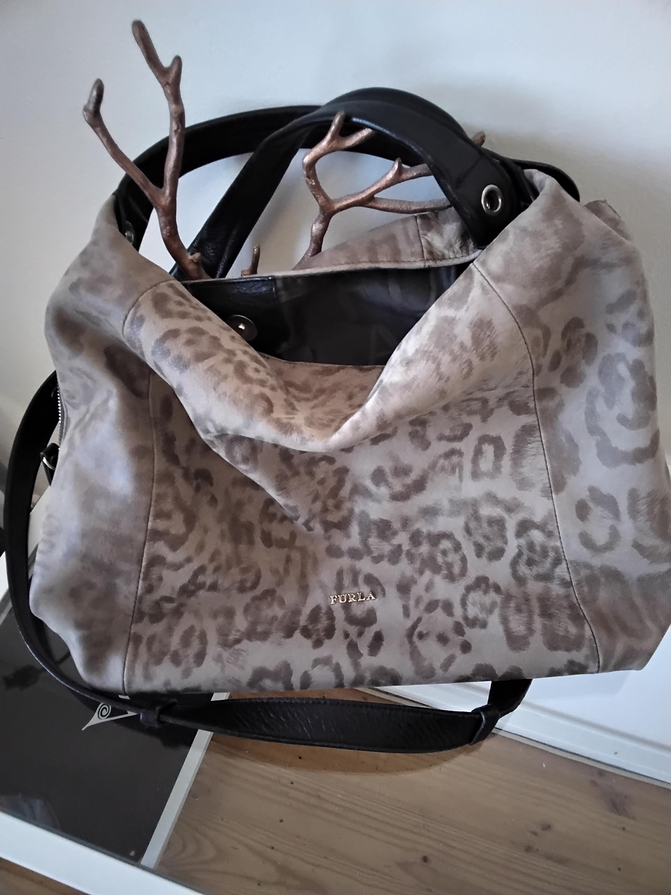old FURLA Y2K archive 韓国 Oblong Bag レザー Furla Vintage Leopard Print Y2K Shoulder Bag With Contrasting