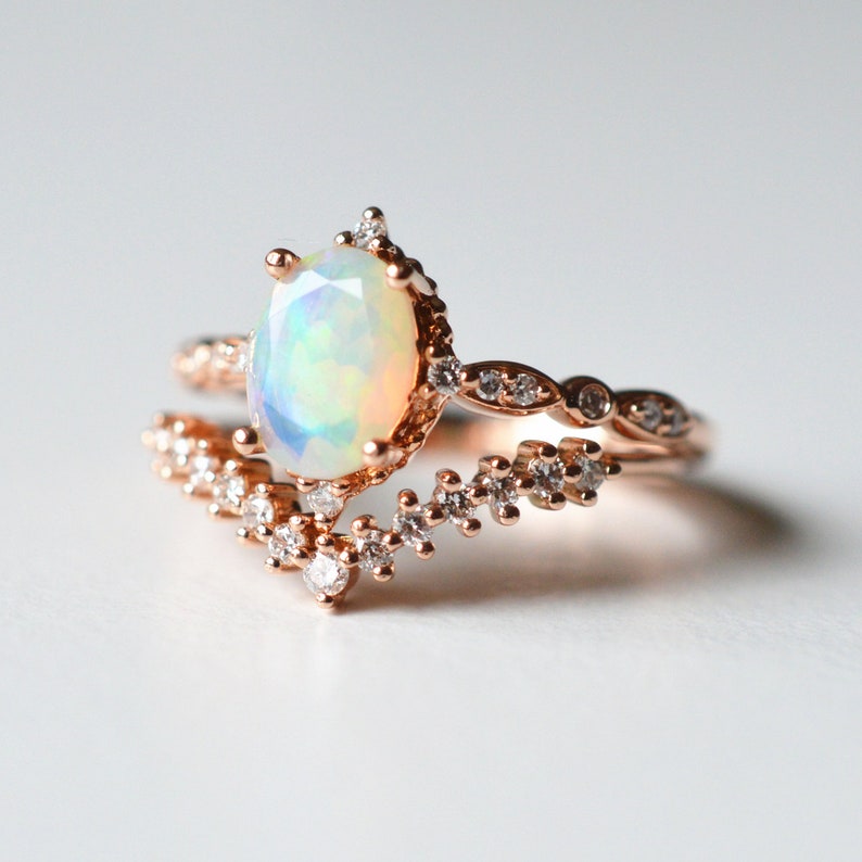 Розовый опал в ювелирных изделиях. Комплект серебряный с опалом ооо вега. Ювелирочка опал. Ювелирочка опалы в золоте. Ювелирочка опалы.