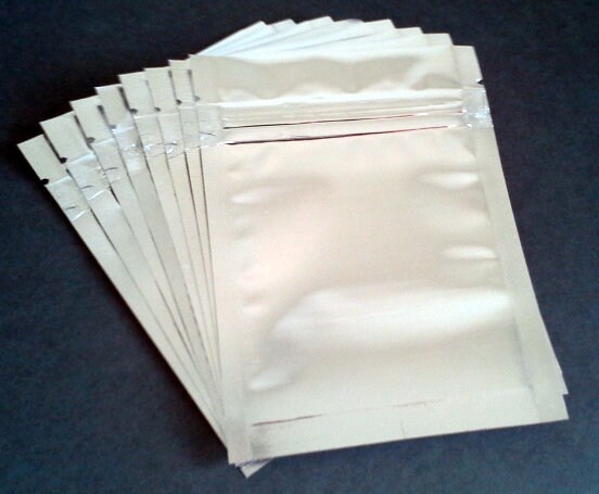 Plaphy 100 Sacchetti Mylar in Alluminio Richiudibili con Zip, Bustine in Mylar Ermetiche per Alimenti, Buste Opache e Piatte per Confezionamento e