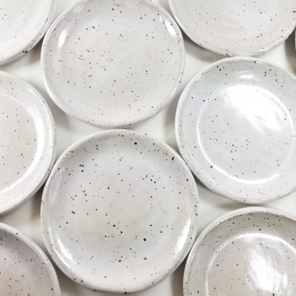 small pottery plates, white pottery dishes, speckled pottery ceramic dishes, ring bowl or jewelry bowl