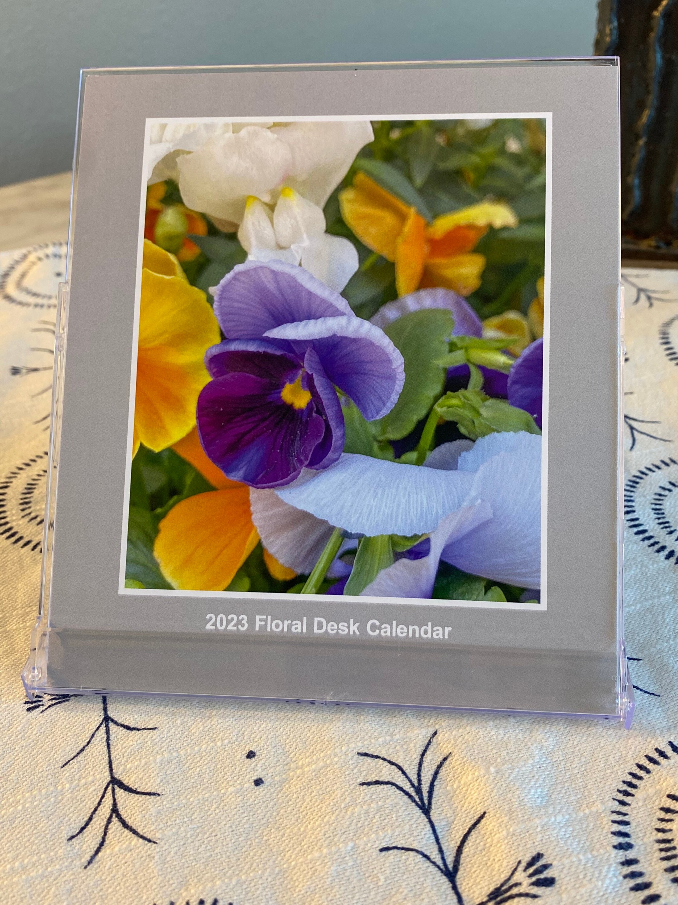 2020 Desk Calendar Stained Glass Photos CD Case Office Decor 