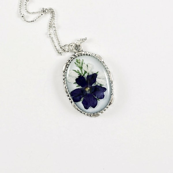 Donkerblauwe verbena ketting orlaya bloem varen witte hars sierlijke zilveren ovale hanger echte gedroogde bloem sieraden cadeau voor haar natuur geïnspireerd