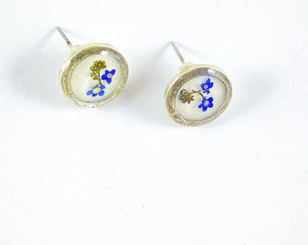 Forget-me not circle post earrings small flowers on white resin gift for girl blue white jewelry flower lover gift for her botanics in resin