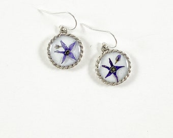 Rope circle earrings with night shade on white resin