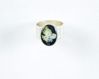 classic silver ring with white hydrangea and forger-me-not on black resin