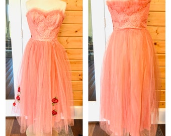 Vintage 1950s strapless pink prom dress, cupcake formal tulle lace rose applique